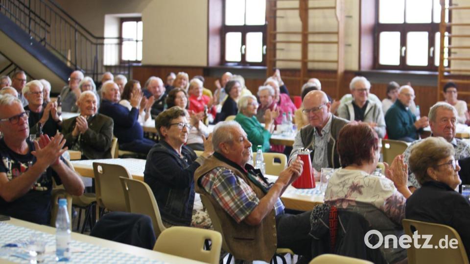 Feiernde Mitglieder des Vereins. Bild: BVS-Rehasportverein Waldsassen/exb