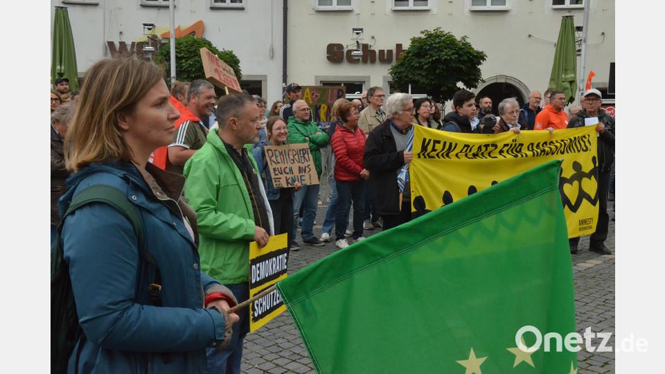 In Weiden gehen die Menschen erneut auf die Straße, um sich für Demokratie und gegen Hass und Extremismus einzusetzen. Bild: Kunz