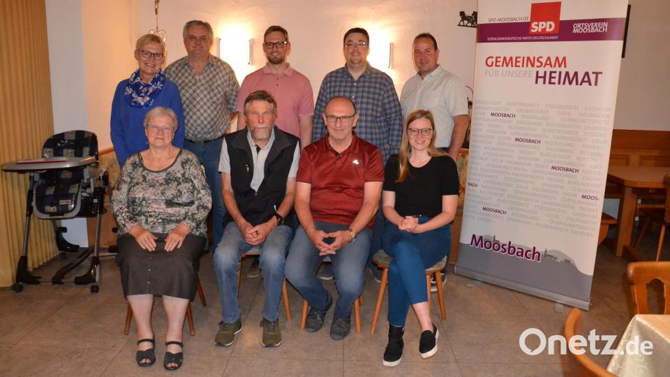 Für ein Jahr wurde folgende Vorstandschaft des SPD-Ortsvereins Moosbach gewählt. Bild: gi
