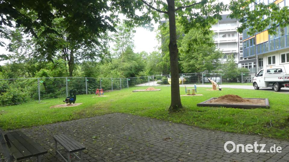 Bis Herbst 2025 steht den Kleinen des Kindergartens nur eine kleine Spielfläche zur Verfügung. Bild: rn