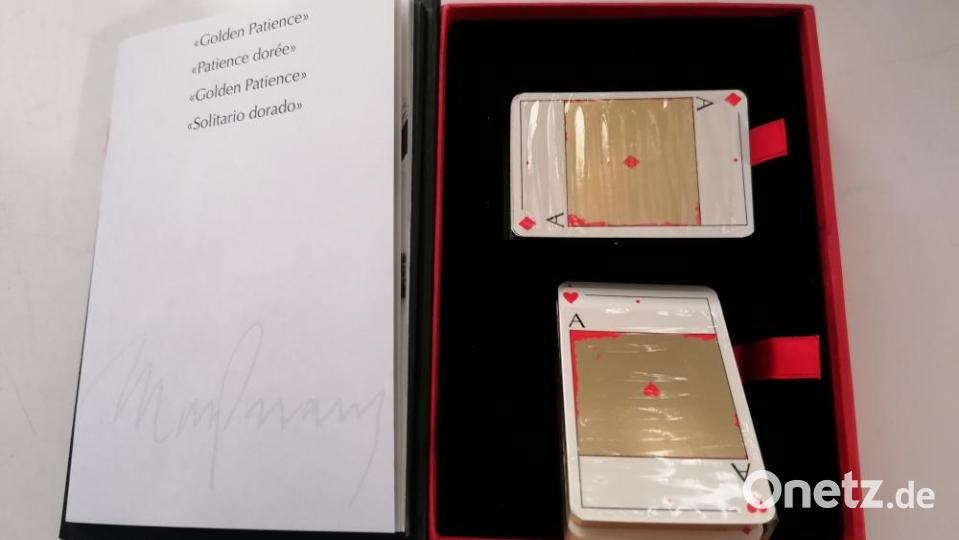 &quot;Golden Patience&quot;, Kartenset mit Vergoldung, 1999, Vorlage: Kupferstich/Radierung partiell mit Farbe bzw. Blattgold hinterlegt Bild: Stadtmuseum Amberg/exb