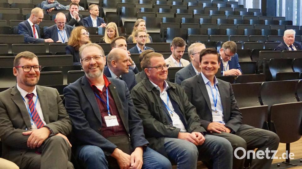 Weidener Richter und Staatsanwälte im Hörsaal. Bild: jut