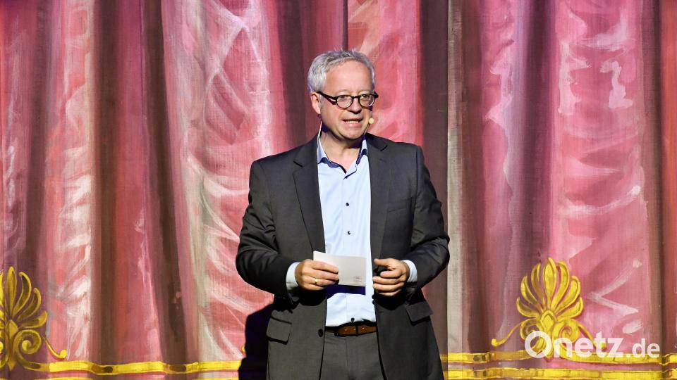 Stadttheater Amberg: Vorhang auf für die neue Spielzeit. Kulturreferent Fabian Kern. Bild: Petra Hartl