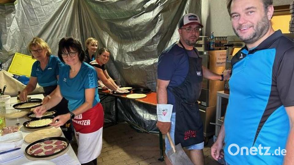 Zahlreiche Helfer sorgten für ein erfolgreiches Festwochenende. Bild: SpVgg Thurndorf/exb