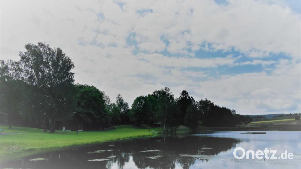 Das Ufergelände am Atzmannsee mit der großen Bühne eignet sich ideal für eine Beachparty. Bild: gz