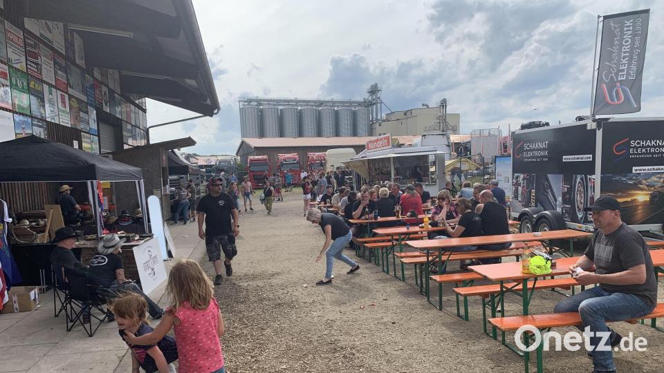 Trubel auf dem Vorplatz beim Truckertreffen. Bild: tok