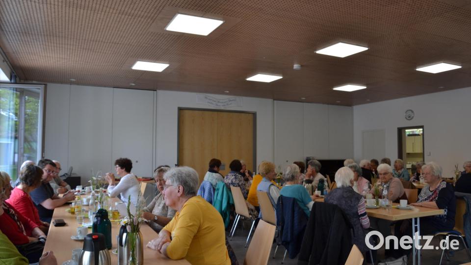 Überraschend gut besucht war der erste Mittwochstreff im Pfarrheim. Bild: gi