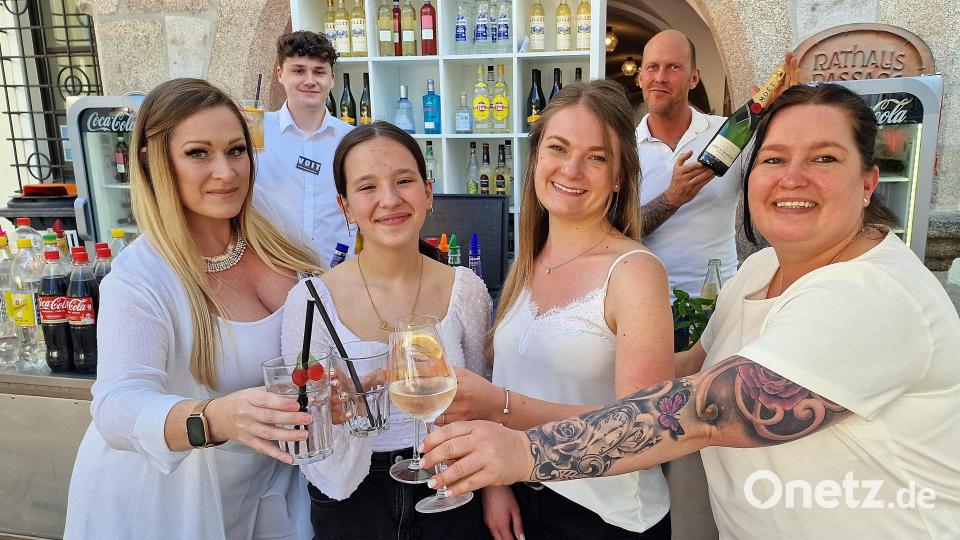 Lounge-Musik und zahlreiche Drinks gibt es an der Cocktailbar. Bild: R. Kreuzer