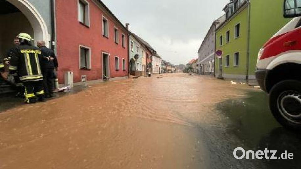 So sieht die Hochwasserlage am Samstagabend in Hahnbach aus. Bild: upl
