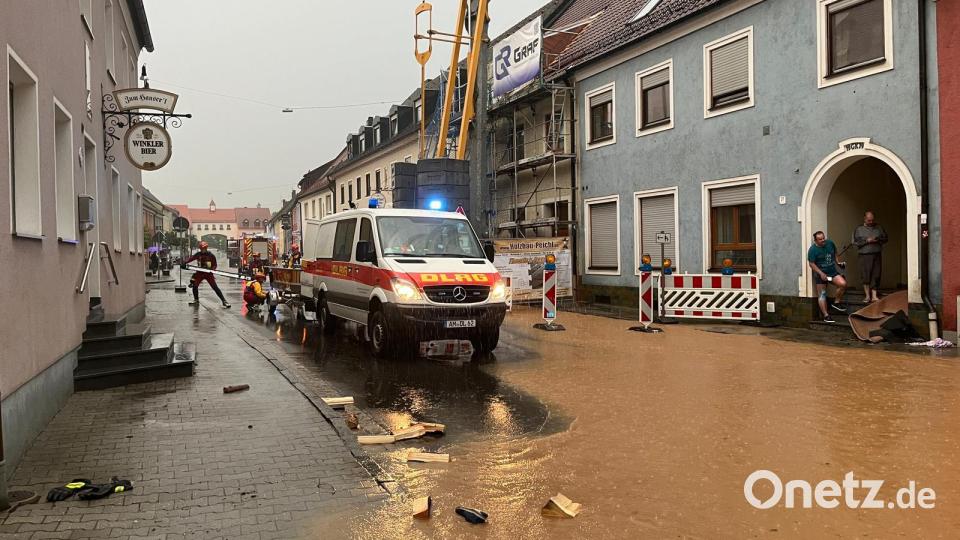 So sieht die Hochwasserlage am Samstagabend in Hahnbach aus. Bild: upl