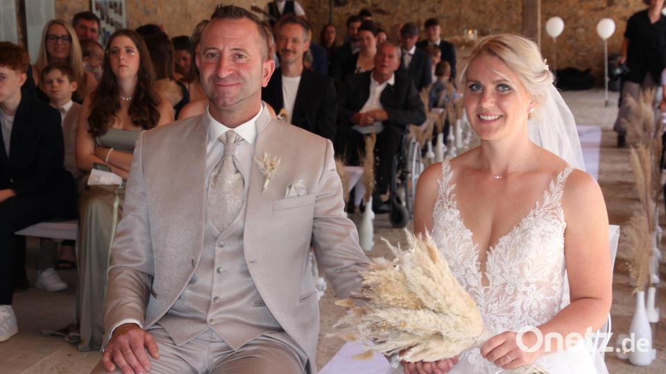 Stefan und Vanessa Haberkorn, beide aus Pleußen, heirateten am Samstag im Schafferhof in Konnersreuth. Bild: kro