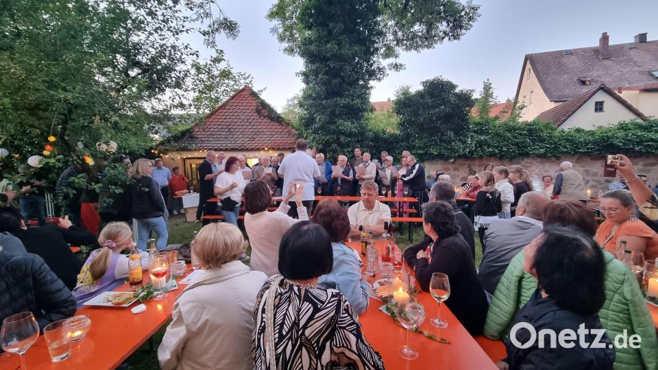 Gute Laune herrschte beim Weinfest der Pfarrei Kemnath. Bild: Pfarramt Kemnath/exb