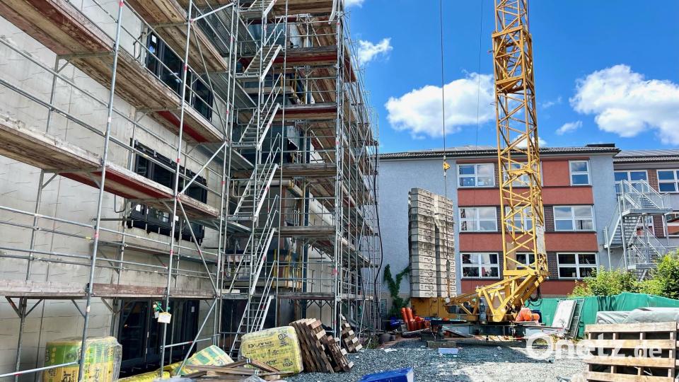 Die Pestalozzi-Schule in Weiden wird erweitert und saniert. Die Baumaßnahmen fördert der Bayerische Landtag mit 100.000 Euro. Bild: Gabi Schönberger