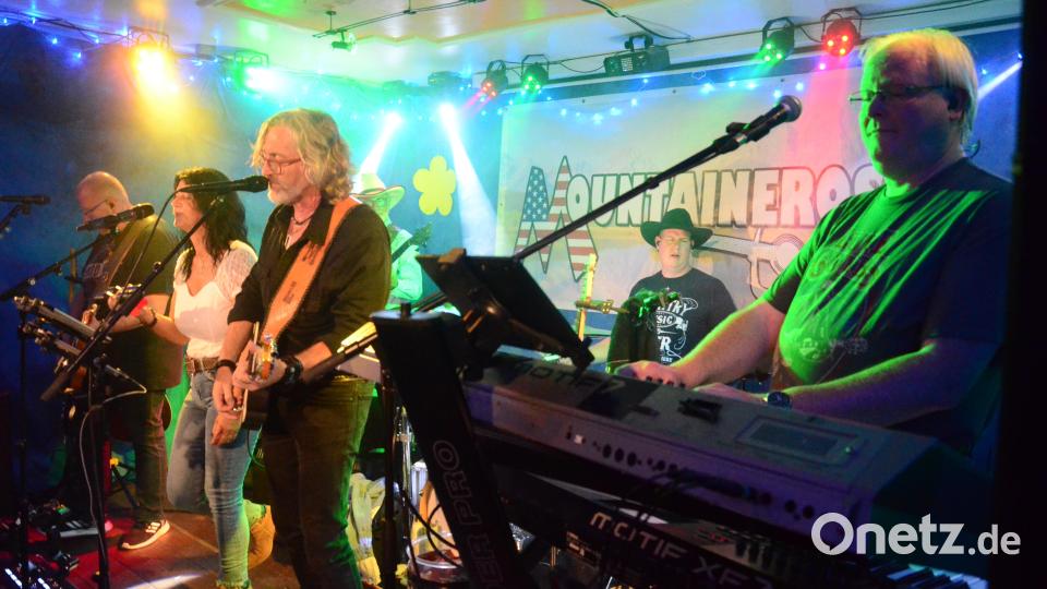 Die &quot;Mountaineros&quot; sorgen im &quot;Parapluie&quot; für Country-Stimmung. Bild: Kunz