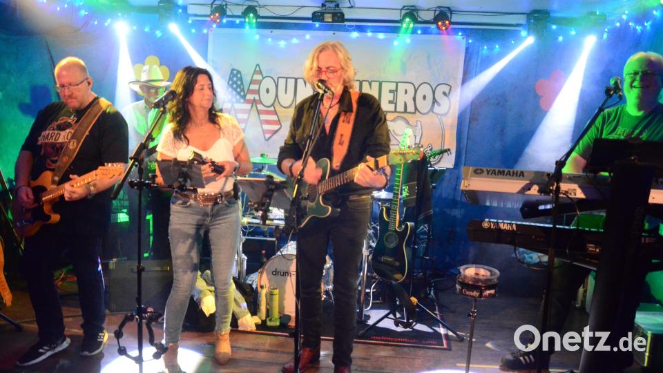 Die &quot;Mountaineros&quot; sorgen im &quot;Parapluie&quot; für Country-Stimmung. Bild: Kunz