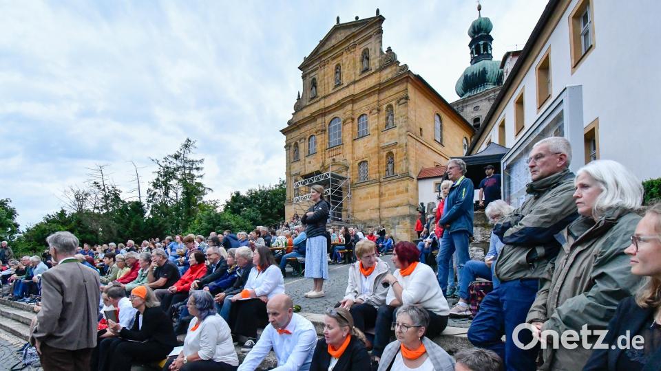 Ein ganz besonderes Konzert: Musik am Berg vor der Wallfahrtskirche Maria Hilf in Amberg Bild: Petra Hartl