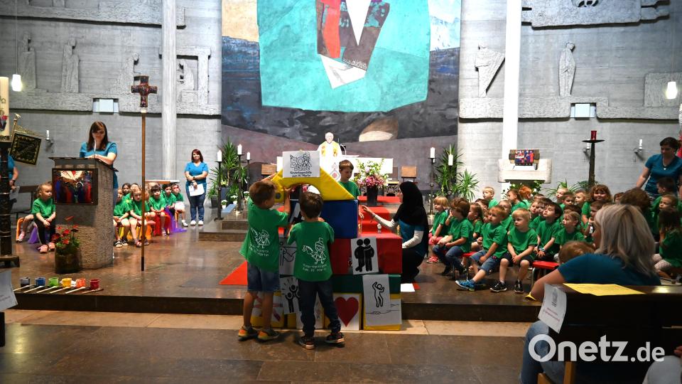 Die Kinder bauten ein Haus mit all den zwischenmenschlichen Dingen, die sie im Kindergarten vorfinden und lernen. Bild: kki