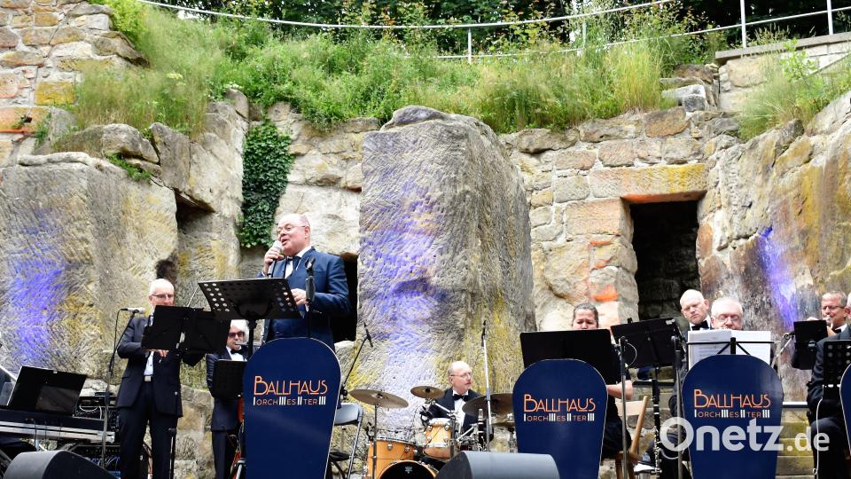 Peter Wittmann und das Ballhausorchester mit einer Nacht der &quot;Roaring Twenties&quot; auf dem Schönberg. Bild: rgr