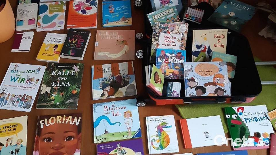 Der Medienkoffer enthält eine Auswahl an Kinderbüchern und Fachbüchern, die einen fundierten Einstieg bieten in die inklusive und vielfältige pädagogische Praxis in Kindertageseinrichtungen. Bild: dob