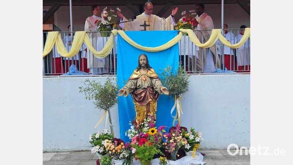 Der gebürtige Sulzbach-Rosenberger Thomas Helm, jetzt Stadtpfarrer in Amberg, zelebrierte den Festgottesdienst. Bild: ric