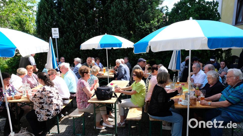 Das Pfarrhof-Gelände mit Pfarrgarten hat sich wieder als idealer Festplatz erwiesen. Bild: do