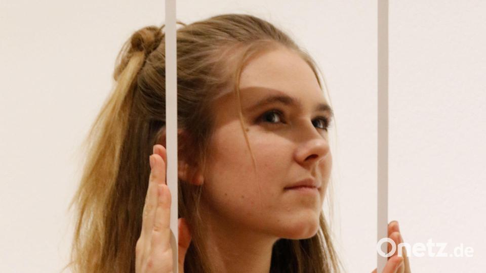 Ronja Künkler veröffentlicht ihr erstes Album &quot;Gartenparty&quot;. Die Motive im Album hat sie passend zu ihren Songtiteln wie &quot;Menschenbild&quot; und &quot;Gedankenmeer&quot; gewählt. Bild: exb/Sebastian Meyer