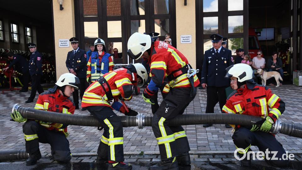 Die Löschgruppe der Feuerwehr Schirmitz besteht Leistungsprüfung. Bild: Florian Zirngibl