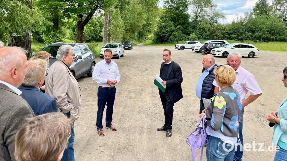 Der Parkplatz nördlich des Stadtbads ist raus. Zu groß ist die Hochwassergefahr. Bild: Gabi Schönberger
