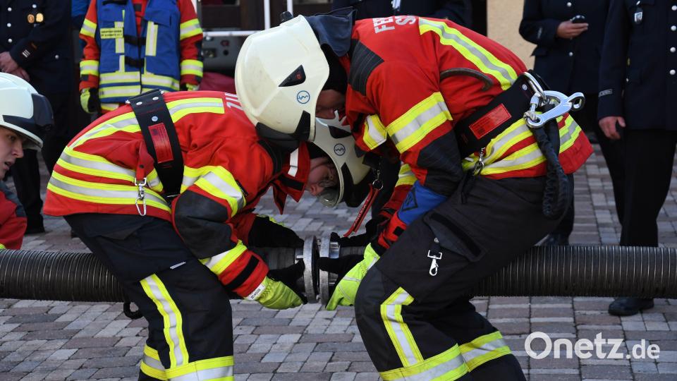 Eine Löschgruppe der Feuerwehr Schirmitz besteht die Leistungsprüfung. Bild: Feuerwehr Schirmitz/exb