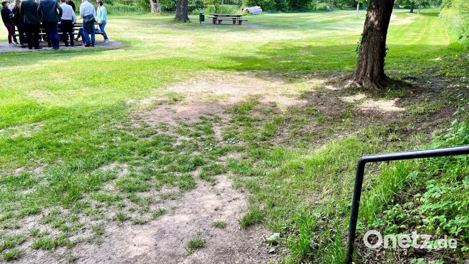 Im hinteren östlichen Teil des Stadtbads könnten Stellflächen entlang der Hecke entstehen. Die Zufahrt würde über den Kepler-Parkplatz erfolgen. Bild: Gabi Schönberger
