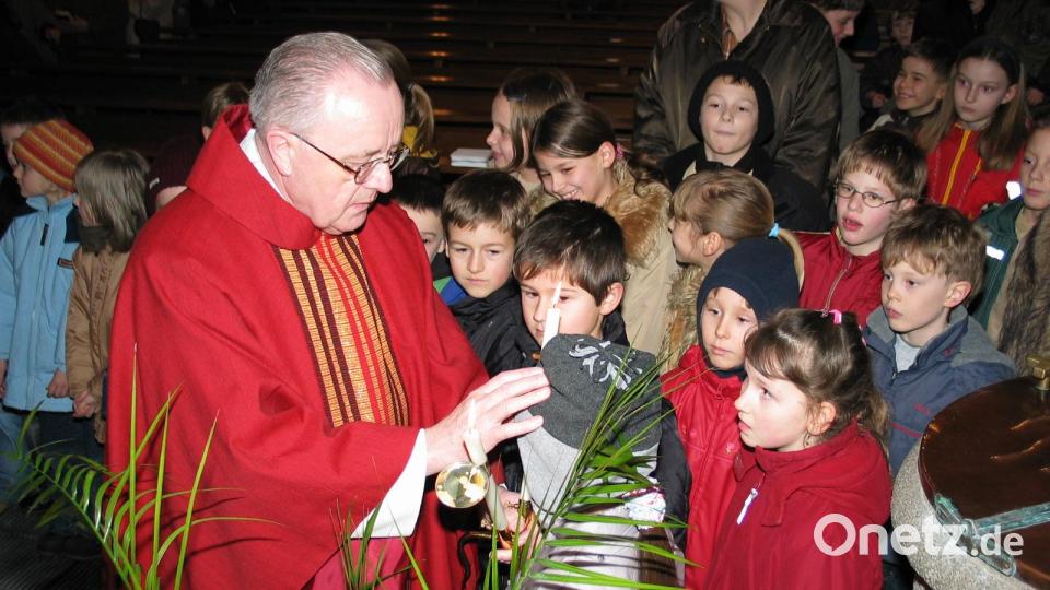 Ein Blick zurück auf die Abschiedsfeier von Pfarrer Josef Schön. Der beliebte frühere Seelsorger starb am 11. Juni. Archivbild: mue