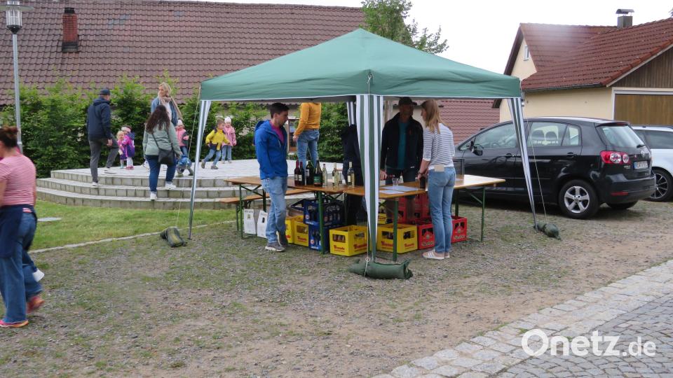 Bierausschank und Kinderspielplatz. Bild: adj