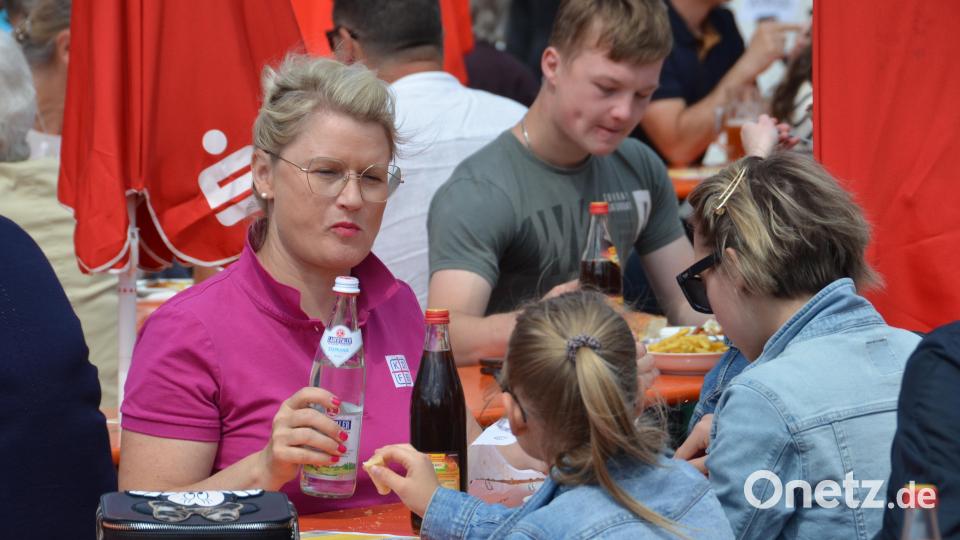 Unter freiem Himmel schmeckt das Essen einfach lecker. Bild: dob