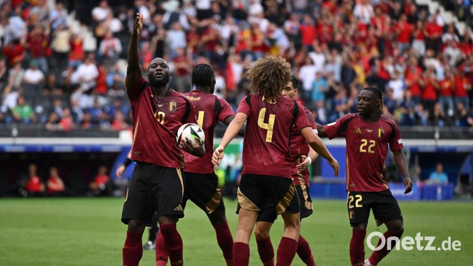 Zwei Treffer von Belgiens Romelu Lukaku (l) wurden vom Videoschiedsrichter zurückgenommen. Bild: Arne Dedert/dpa