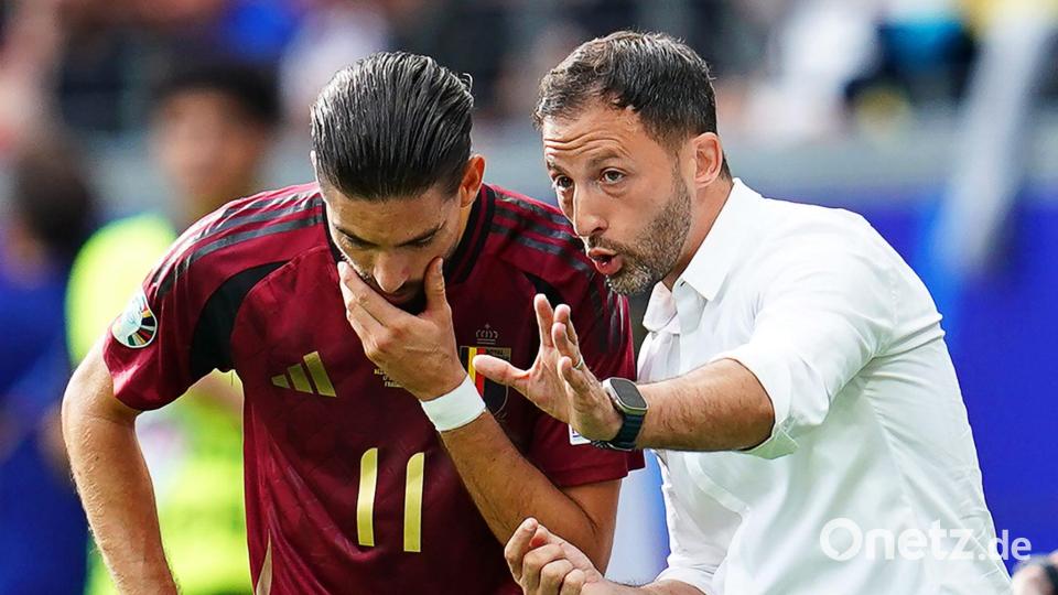 Trainer Domenico Tedesco (r) und Belgien unterlagen der Slowakei in Frankfurt überraschend. Bild: Uwe Anspach/dpa