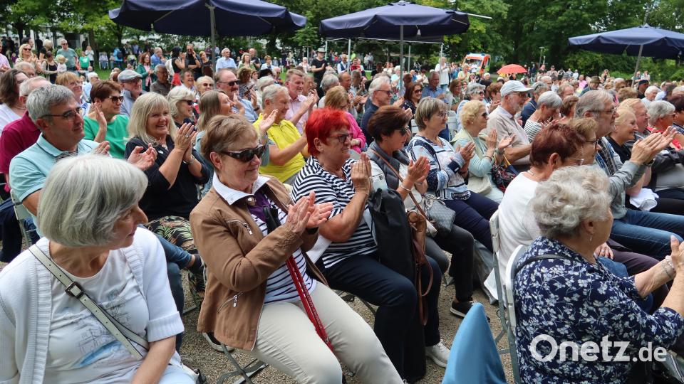 Peter Wittmann und sein Ballhausorchester hatten ein dankbares Publikum. Bild: Kunz