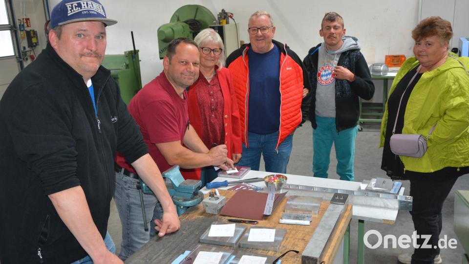 Die Besucher durften beim Werkstattfest einen Blick hinter die Kulissen der Werkstätte werfen. Bild: jr