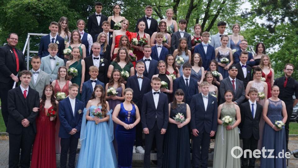 Die Tanzschüler und ihre Lehrer. Bild: Kerstin Wallmeyer/exb