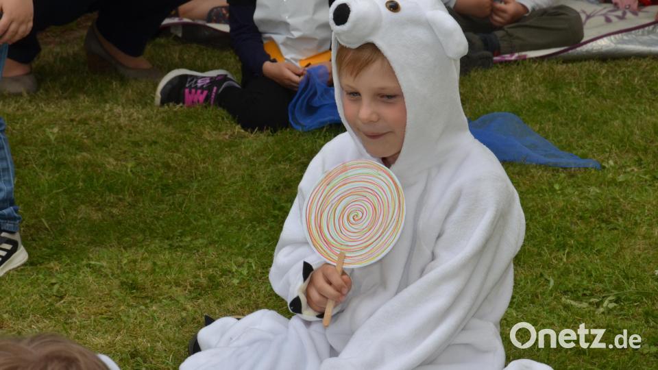 Sogar einen Eisbären bringen sie mit zum Auftritt. Bild: dob