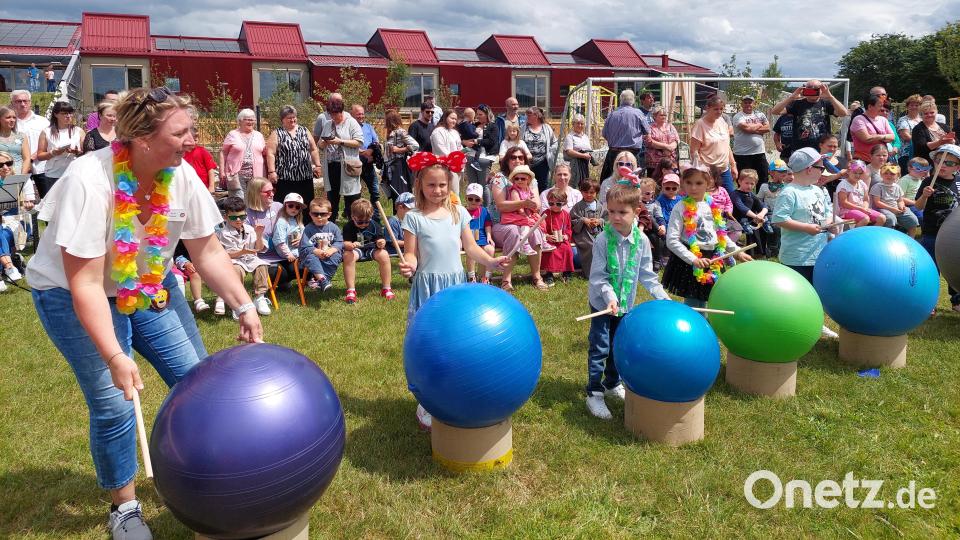 Das neue Kinderhaus &quot;Storchennest&quot; feiert erstmals ein Fest für Groß und Klein. Aufführungen der Kinder gehören zum Programm. Bild: jua