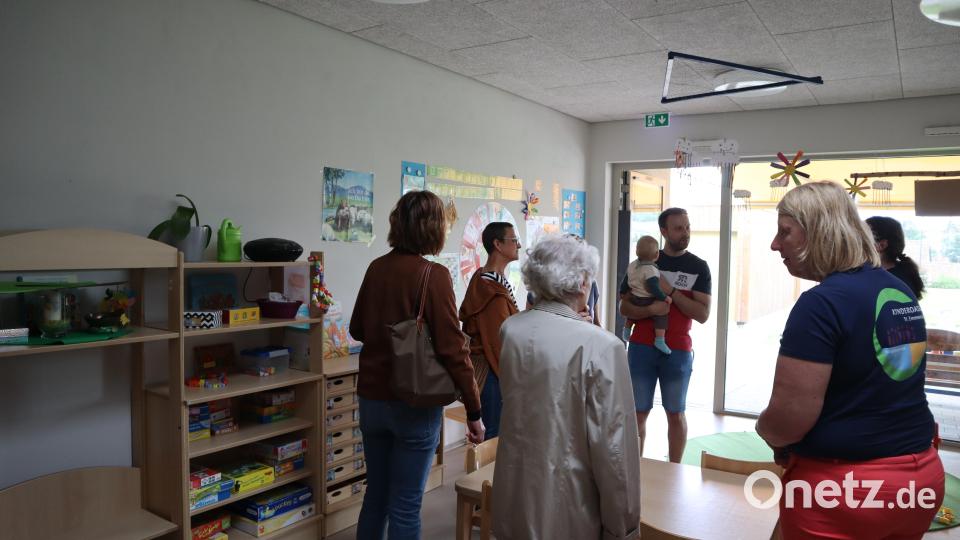 Bei Führungen durch die Gruppenräume der Kinderoase St. Emmeram darf man diese auch selbstständig erkunden und kennen lernen. Bild: wrm
