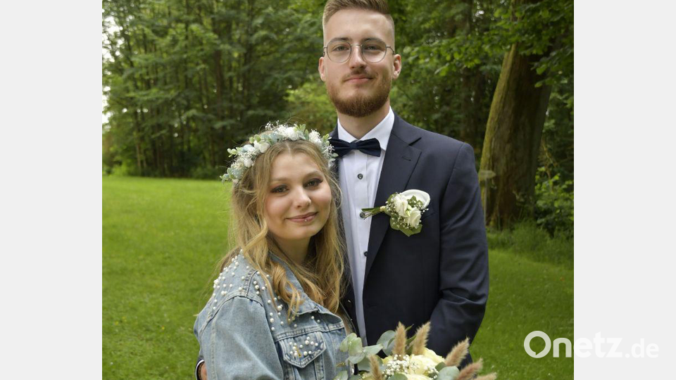 Das junge Brautpaar Selina und Leon Rosemann nach der Trauung. Bild: sl