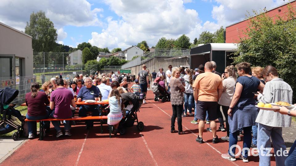 Viele Familien, Freunde und Ehemalige kommen zum Fest. Bild: wrm