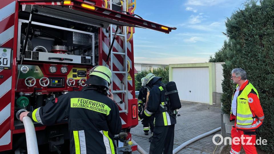Zu einem kleinen Küchenbrand in Sulzbach-Rosenberg waren am Dienstagabend etwa 50 Einsatzkräfte ausgerückt Bild: Petra Hartl