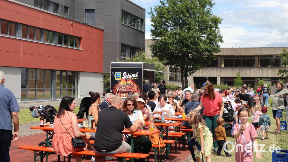 Viele Familien, Freunde und Ehemalige kommen zum Fest. Bild: wrm