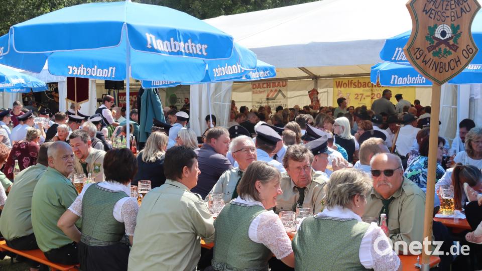 Bestes Wetter, beste Stimmung, gut gelaunte Gäste und viele Schützinnen und Schützen machten das Wolfsbacher Jubiläum zu einem grandiosen Fest. Bild: mrr