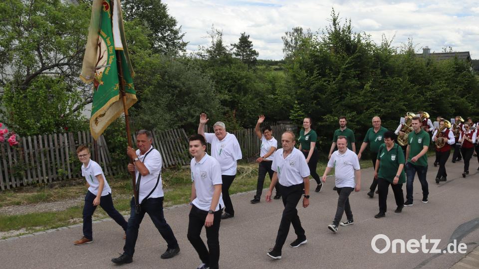 Die SG Gut Ziel Vilshofen beim Festzug in Wolfsbach Bild: mrr