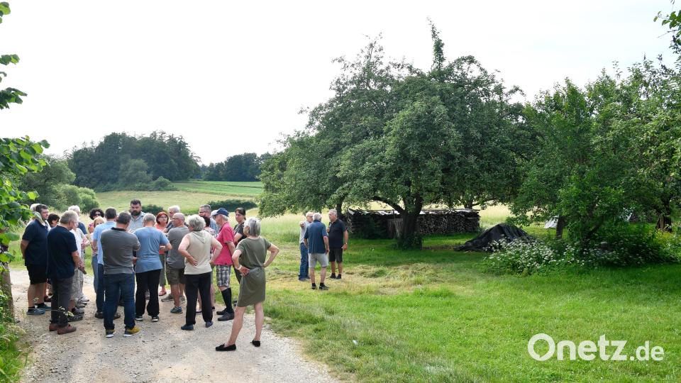 Die Anwohner der Sauerzapfstraße setzen sich auch für den Erhalt der Streuobstwiese ein. Bild: Petra Hartl