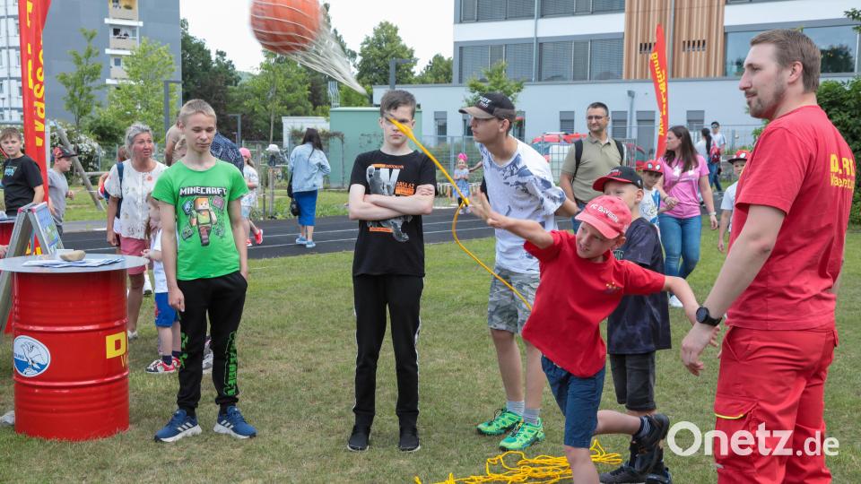 &quot;Helfen verbindet&quot;, so lautete das Motto des Schulfests der Albert-Schweitzer-Schule. Bild: Wolfgang Steinbacher