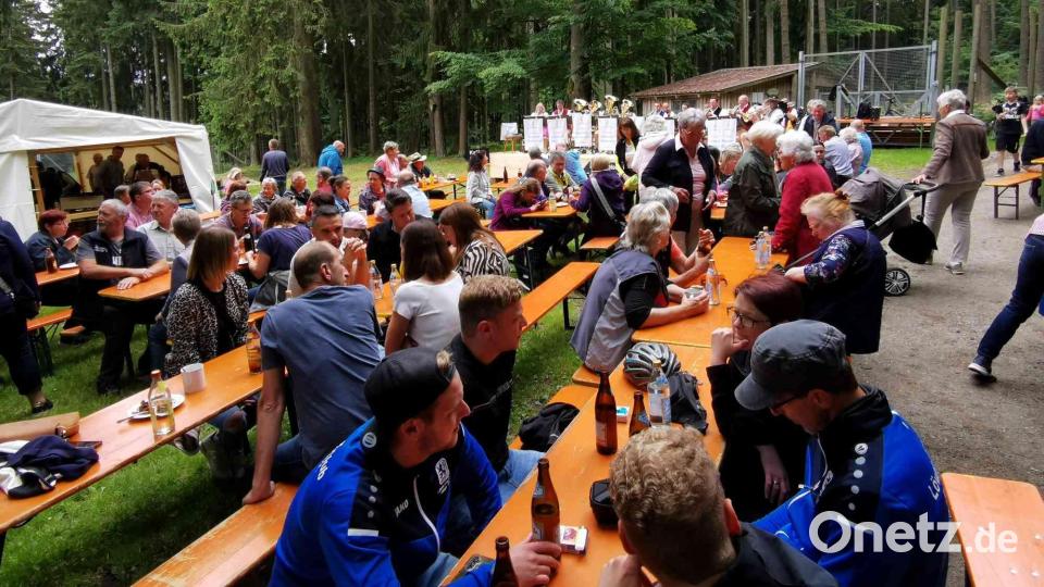 Bei herrlichem Wetter feiert der OWV das Wildparkfest. Bild: gz